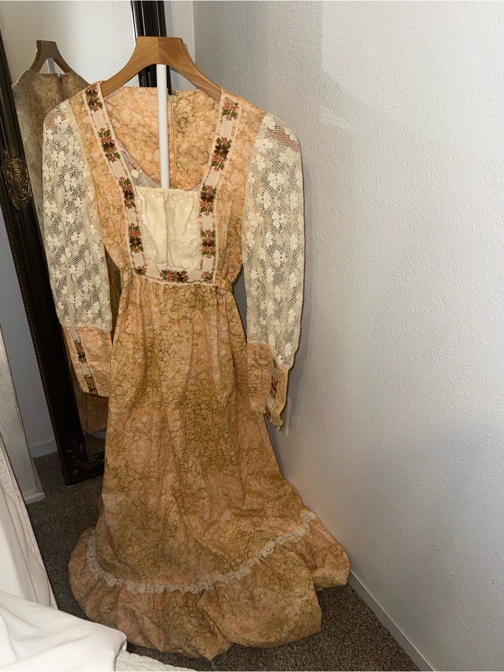 1970s vintage Vicky Vaughn floral dress size S - great condition